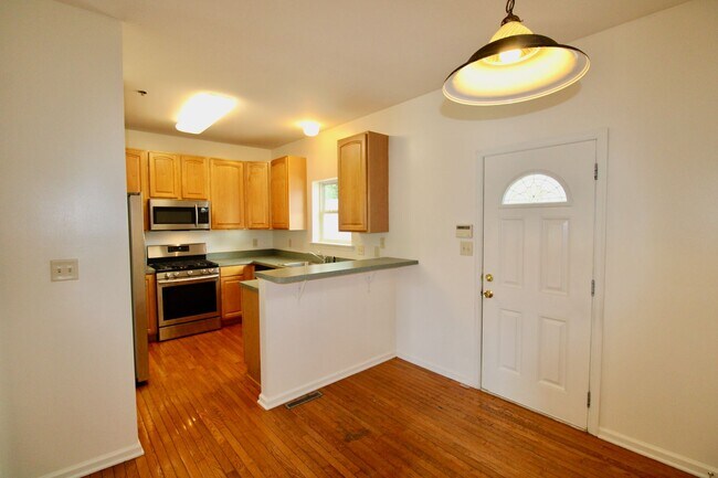 Foto del edificio - Spacious 3 Bedroom on 3rd St