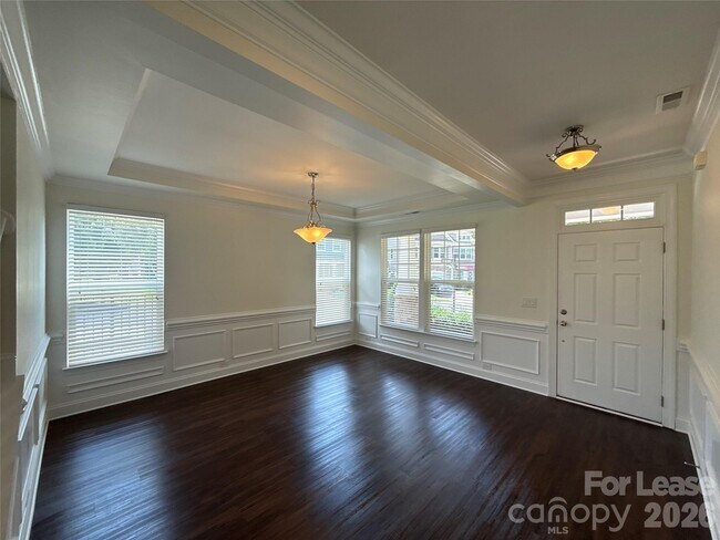 Foto del edificio - 1019 Dunhill Ln