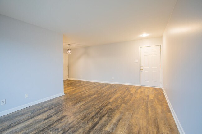 Foto del edificio - Lovely 2 BR/1 BA Condo in Barry Farms!