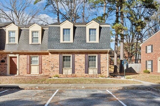 Building Photo - End-Unit 3BR Townhome Courthouse Green Near Fort Eustis