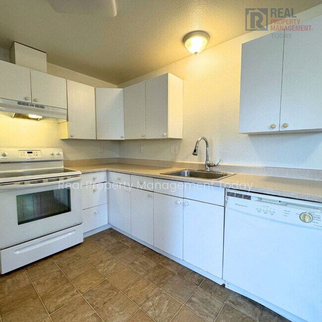 Foto del edificio - Sign lease for November and get $250 OFF M...