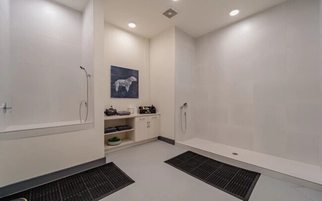 Building Photo - Your Oasis in Our 2 Bedroom Apartments