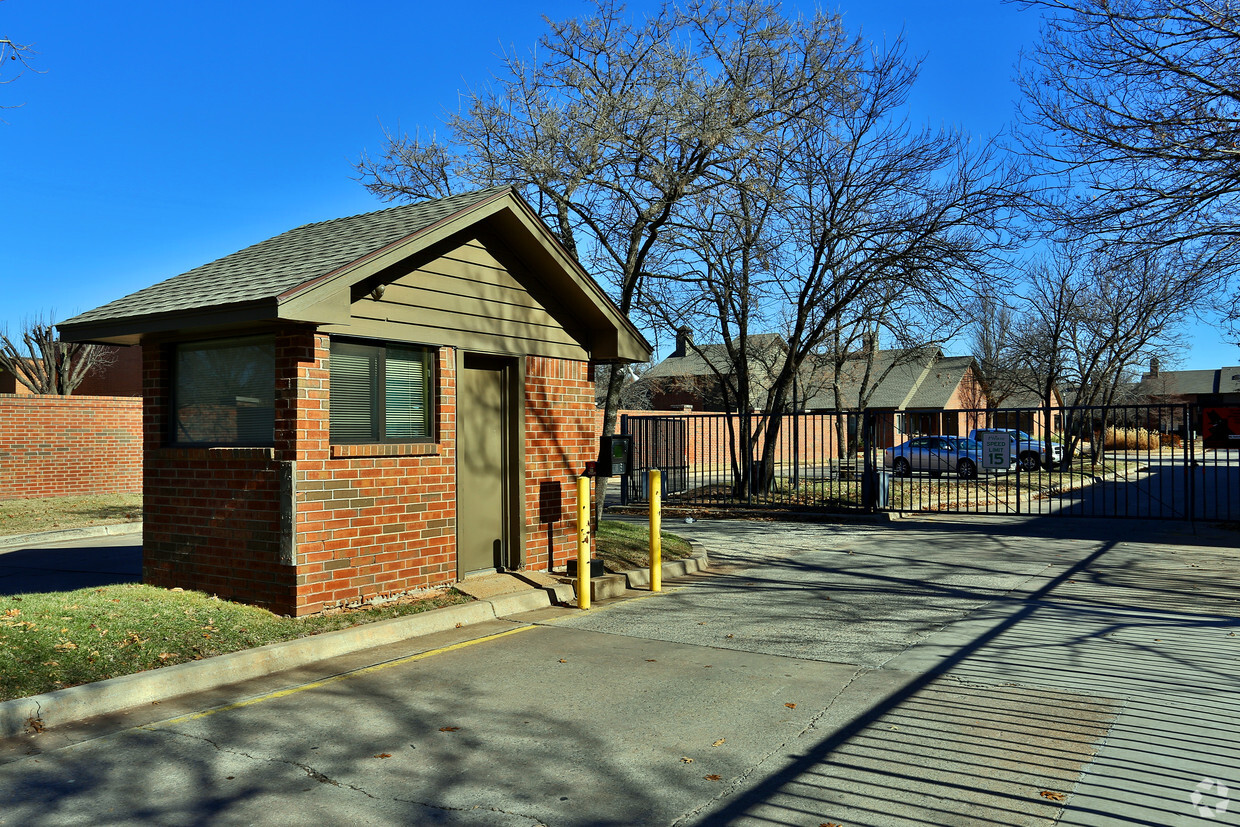 Building Photo - Copper Chase Condominiums