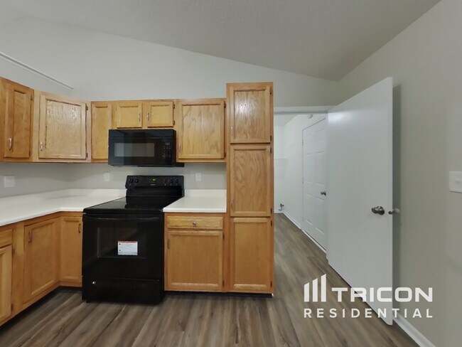 Foto del edificio - 2245 Lakecrest Dr