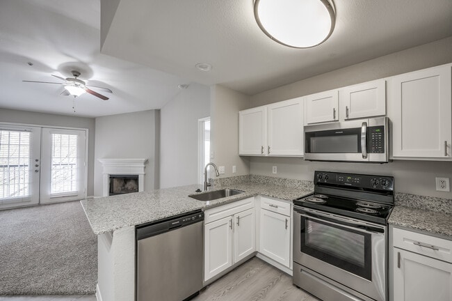 2BD, 2BA - 994SF - Kitchen - Plaza at San Jacinto
