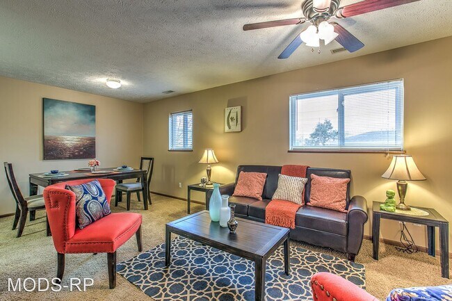 Building Photo - 702 Chestnut Dr