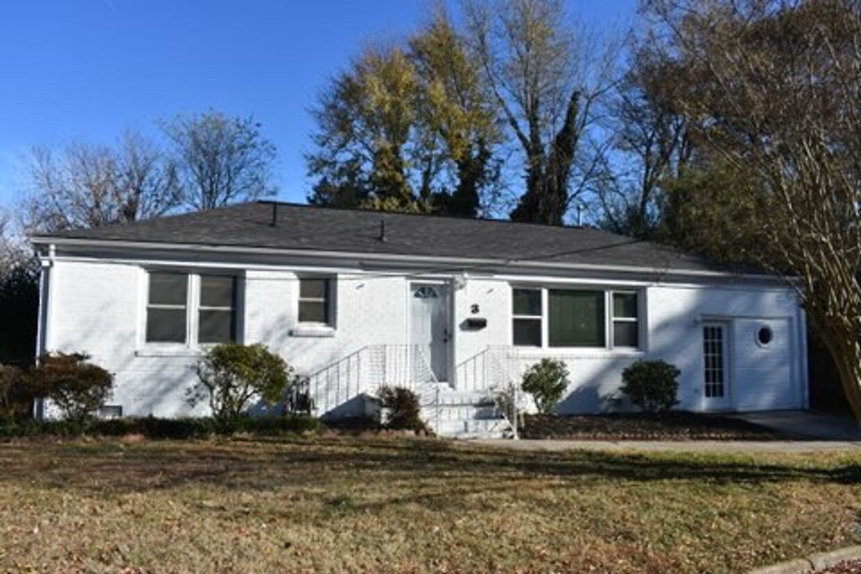 Primary Photo - Gorgeously Modern Ranch in Cul-de-sac