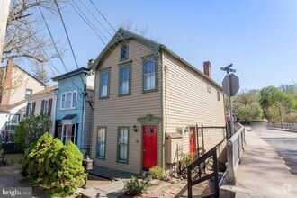 Building Photo - 43 W Ferry St