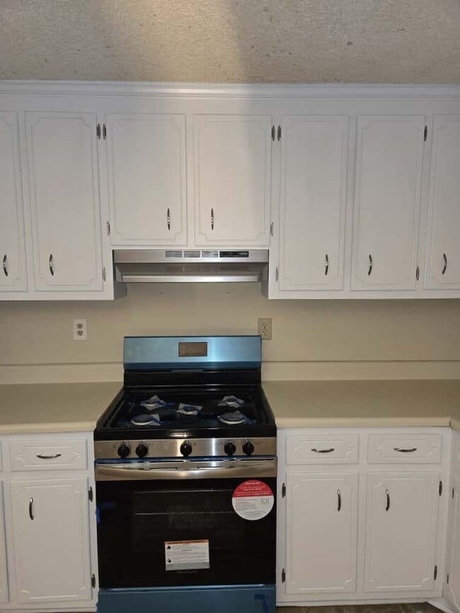 Kitchen stove - 314 W Gordon St