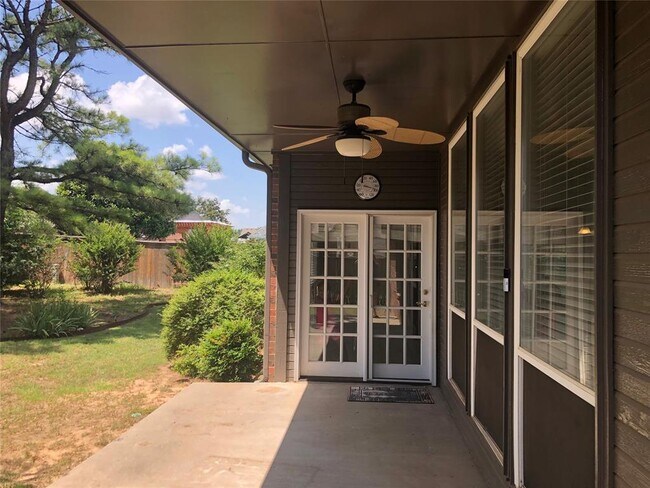 Foto del edificio - 812 Cedarbrook Dr
