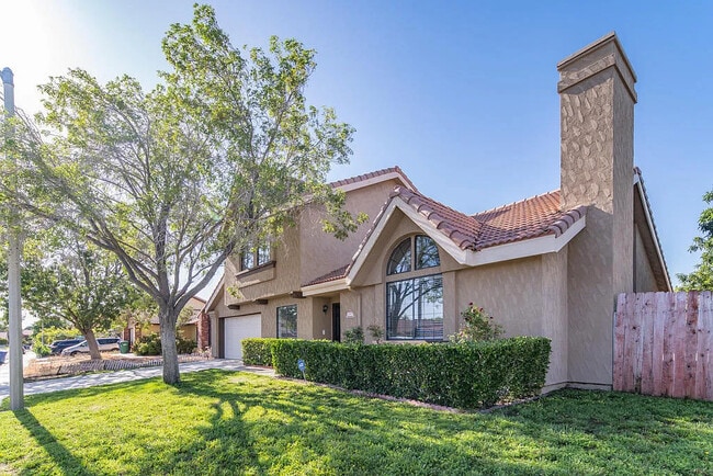 Foto del edificio - 5100 Cliff Rose Dr