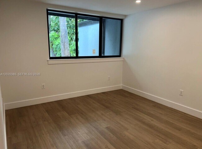 Building Photo - 16349 Ravenwood Pl