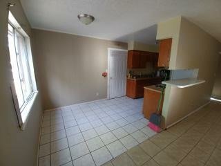 Área de comedor - 10761 Port Arthur Ln