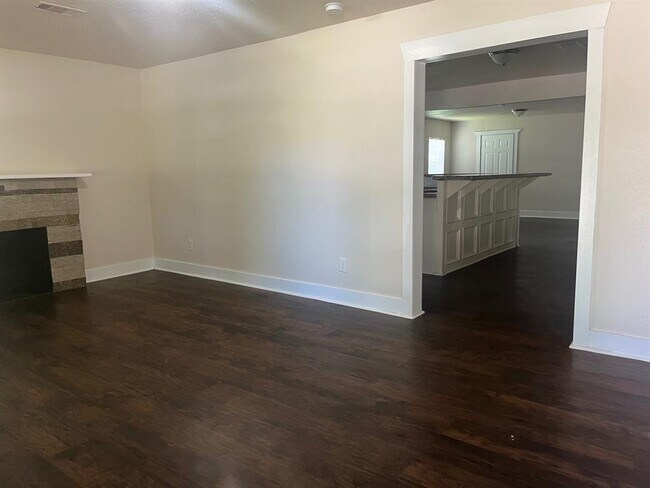Foto del edificio - 1118 W 5th St