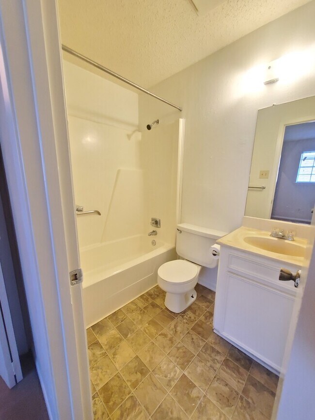 Building Photo - 1612 Avenue O, #7B Upstairs