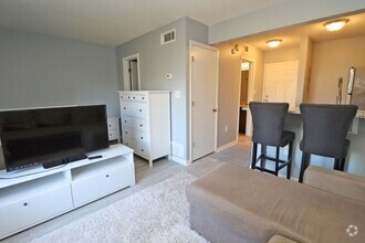 Building Photo - 1600 Park Cir