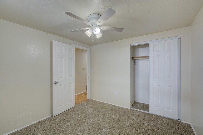 Foto del edificio - 8101-8195 W 9th Ave
