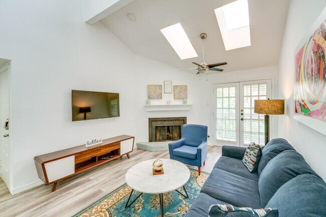 Foto del edificio - 85 Phoenix Dr