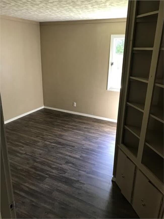Foto del edificio - 713 N Maplewood Dr