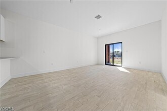 Building Photo - 2220 Kenneth Ave S