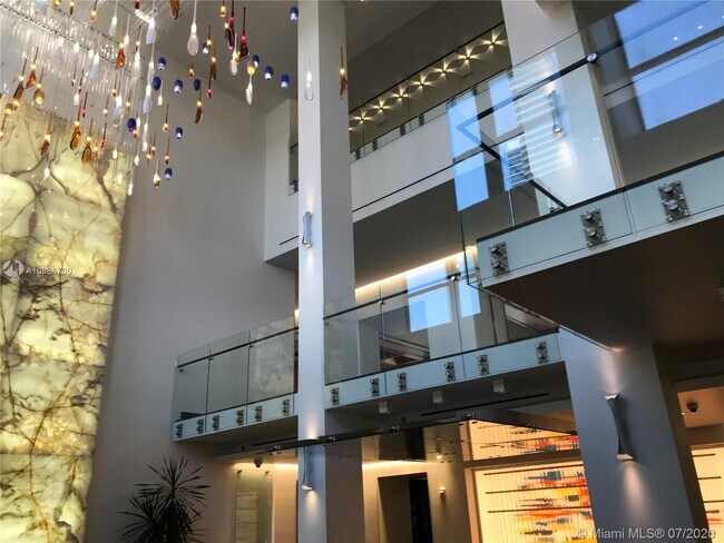 Foto del edificio - 1581 Brickell Ave