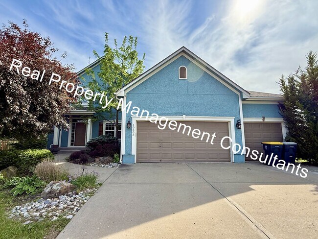 Foto del edificio - Spacious 4 Bed, 4 Bath Home with 3+ Car Garage and Amazing Amenities in Liberty schools!