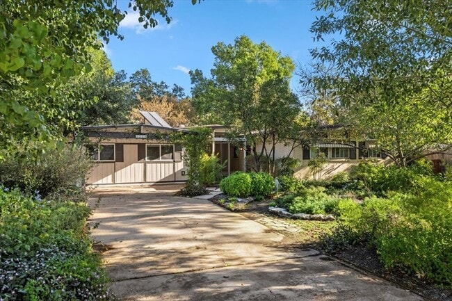 Foto del edificio - 3210 Bruce Dr