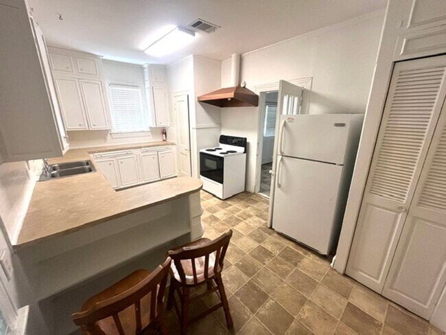 Foto del edificio - Move in Special: 1/2 off First Month's Rent - Located in the incredible Belhaven Historic District