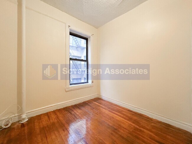 Building Photo - 112 Nagle Avenue