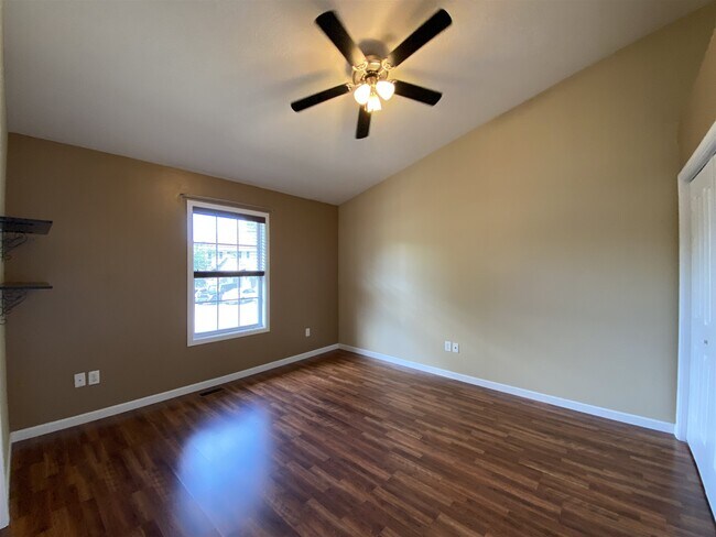 Building Photo - 1250 W Adams Hill Cir
