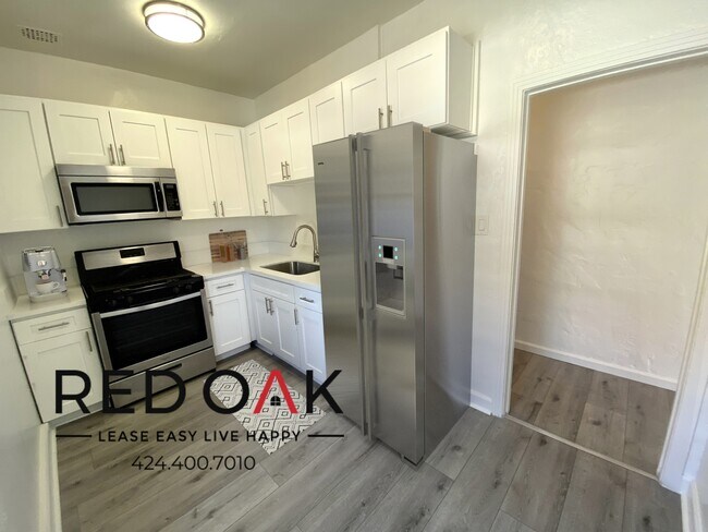 Foto del edificio - Bright & Sunny Completely Remodeled Two Be...