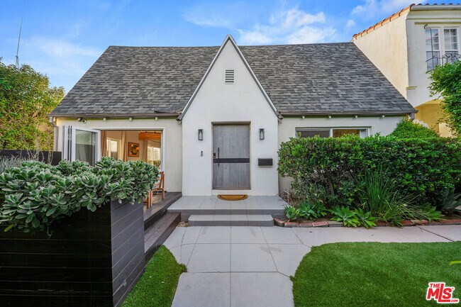 Building Photo - 1155 S Rimpau Blvd