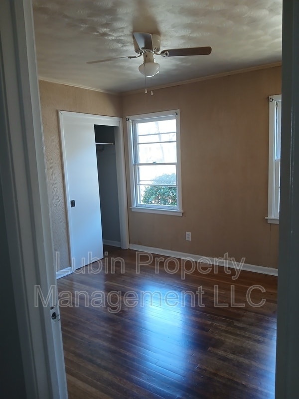 Building Photo - 3547 Hallbrook St