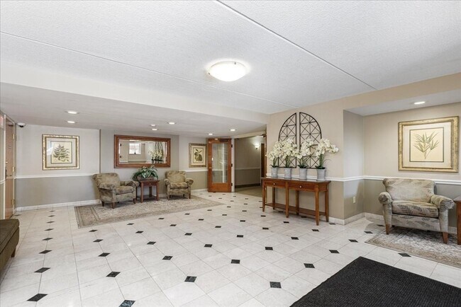 Foto del edificio - 100 Ledgewood Dr