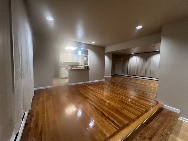 Foto del edificio - 810 Ashton St