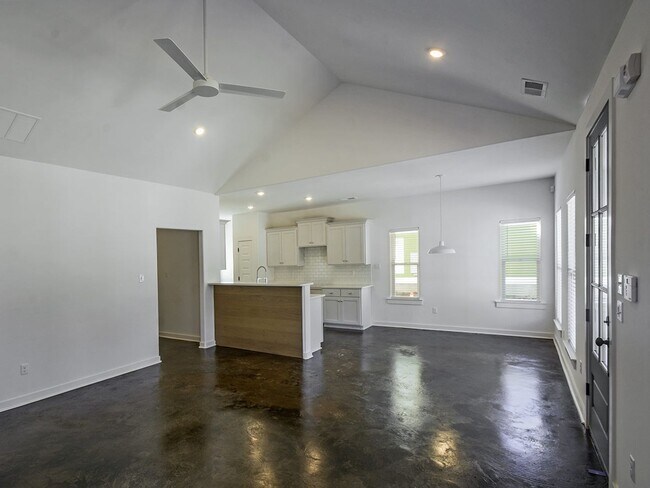 Building Photo - 4 bed, 2 baths near U of M  built 2020  ca...