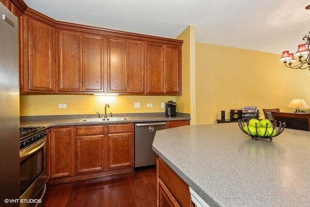 Foto del edificio - 275 E Railroad Ave