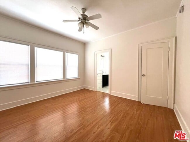 Building Photo - 860 S Berendo St