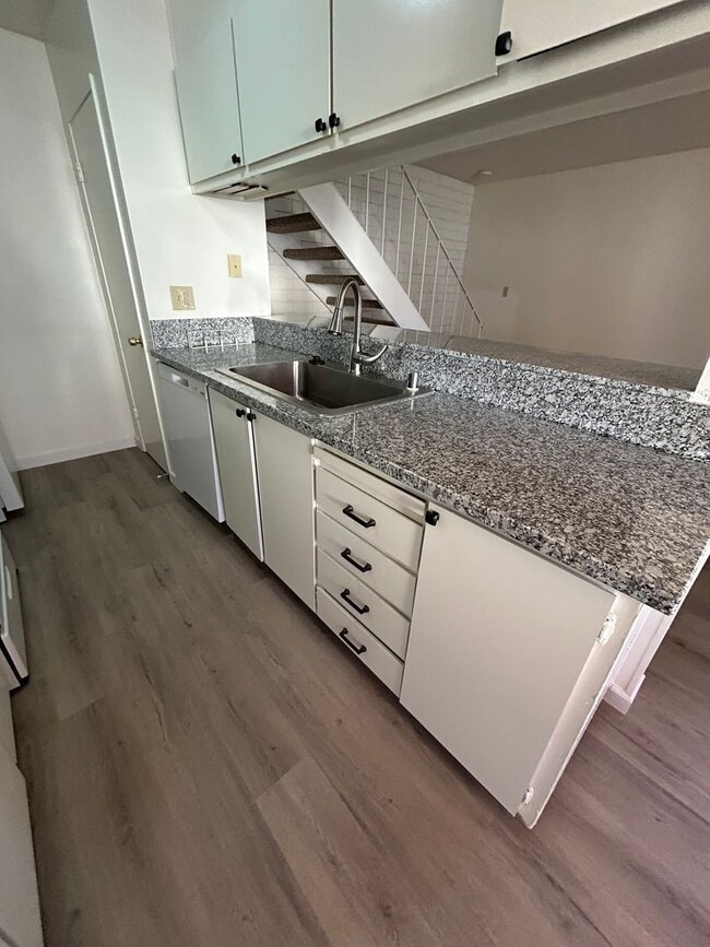 Building Photo - La Buena Vida Townhouse