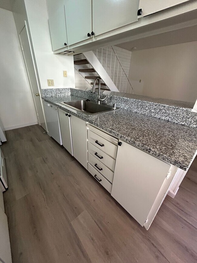 Foto del edificio - REDUCED!!!