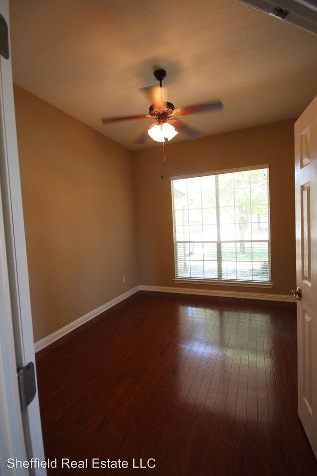 Building Photo - 10301 Yellowstone Dr