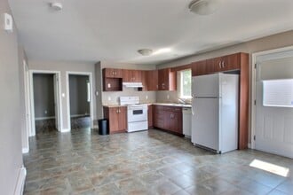 Building Photo - 236 LonsdaleUnit b