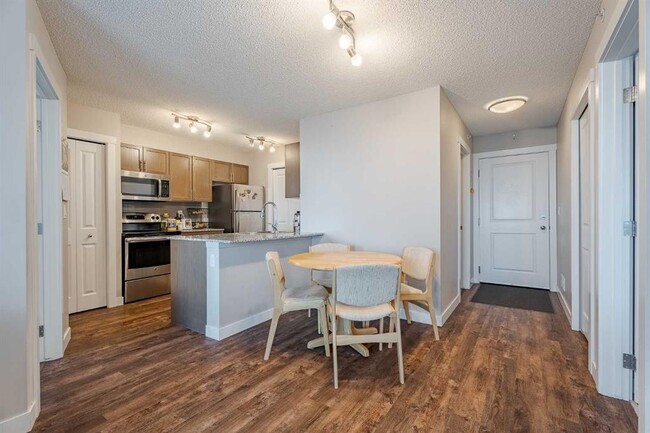 Building Photo - 20 Kincora Glen Pike NW