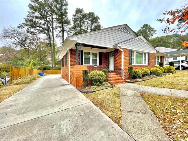 Building Photo - 1430 Pine Valley Loop