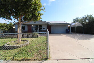 Building Photo - 3027 S Clementine Dr