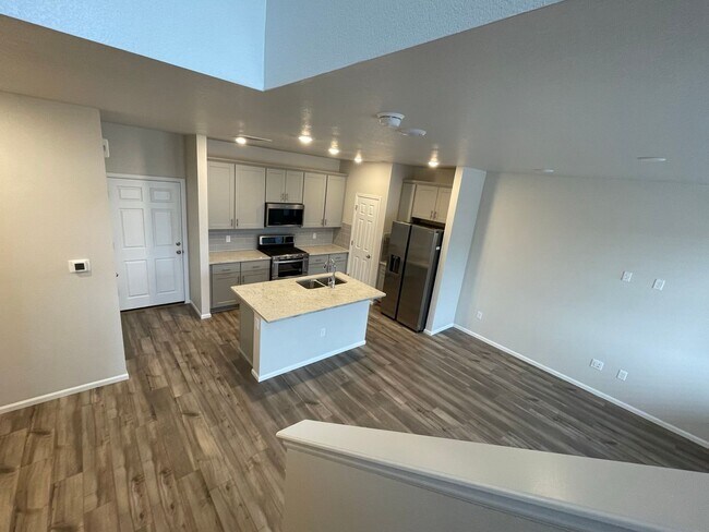 Foto del edificio - Updated 3 Bedroom Townhome Available July