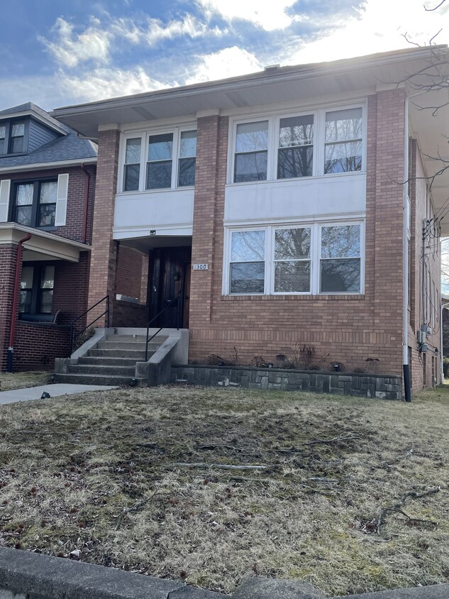 Primary Photo - 1300 Laclair Ave