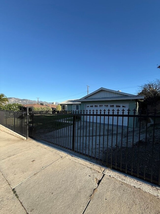 Foto del edificio - Beautiful 4 Bedroom, 2 Bathroom, Sylmar Home! Ready for Move-In!