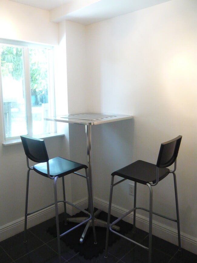 Dinning area - 1001 NE 88th St