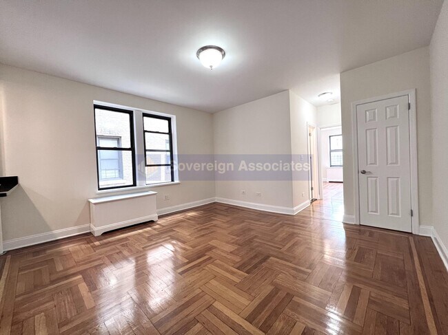 Foto del edificio - 105 Pinehurst Ave